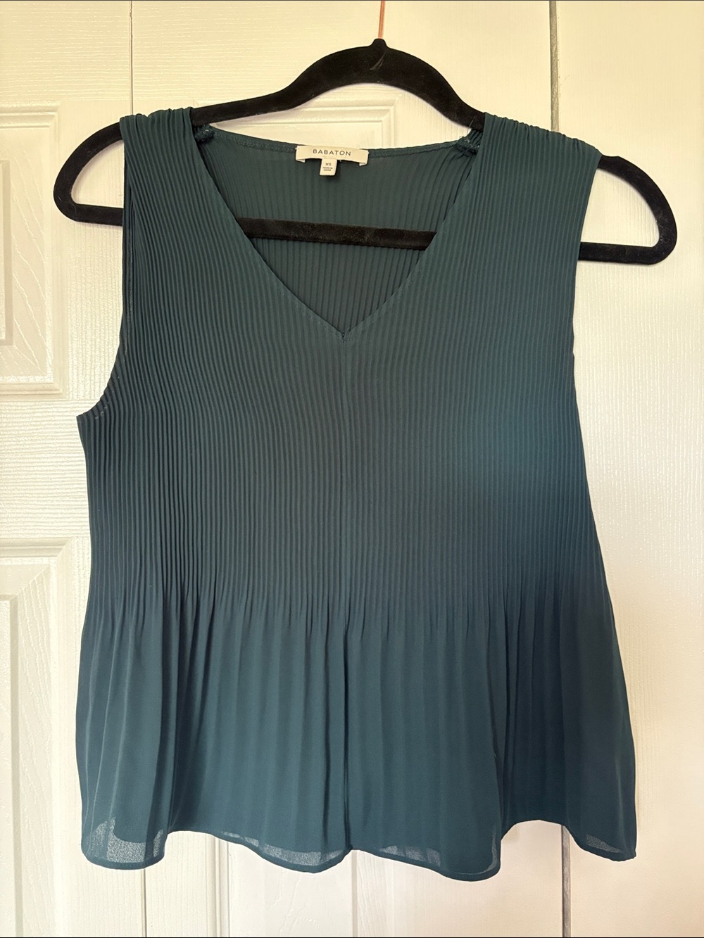 Aritzia Forest Green Babaton Pleated Sleeveless V-Neck Blouse